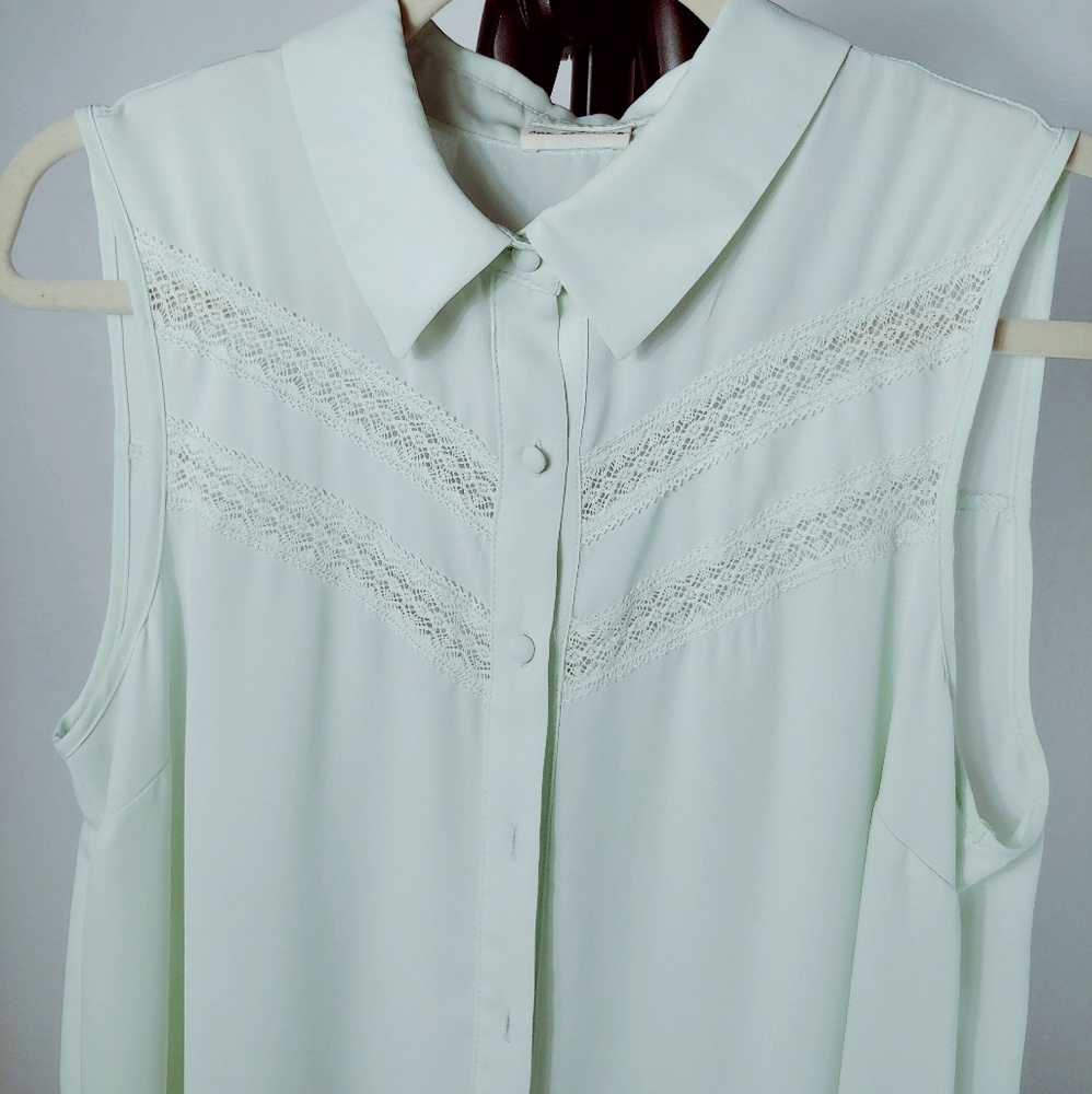 Sleeveless blouse
